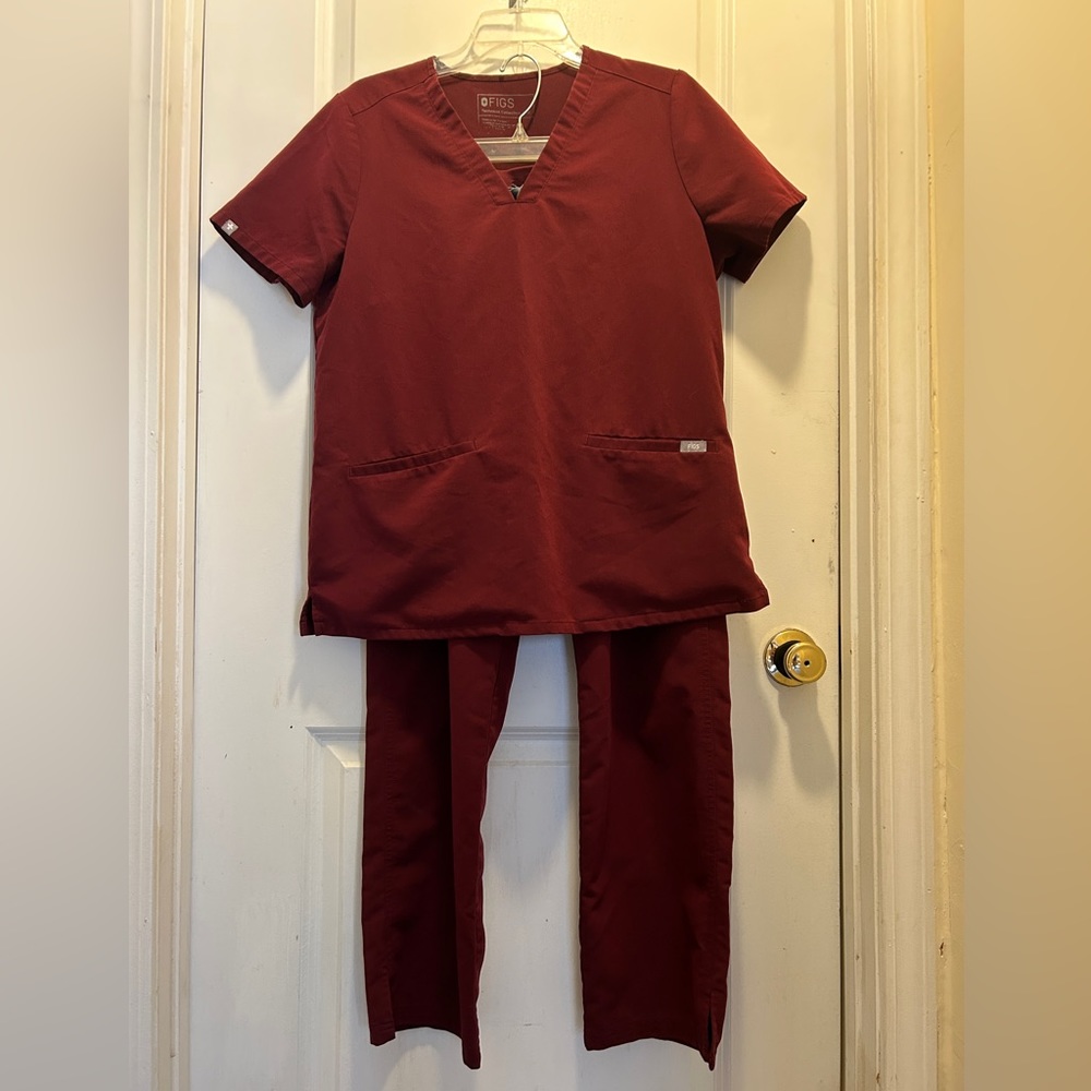FIGS scrub set women’s burgundy casma top kade pants medium